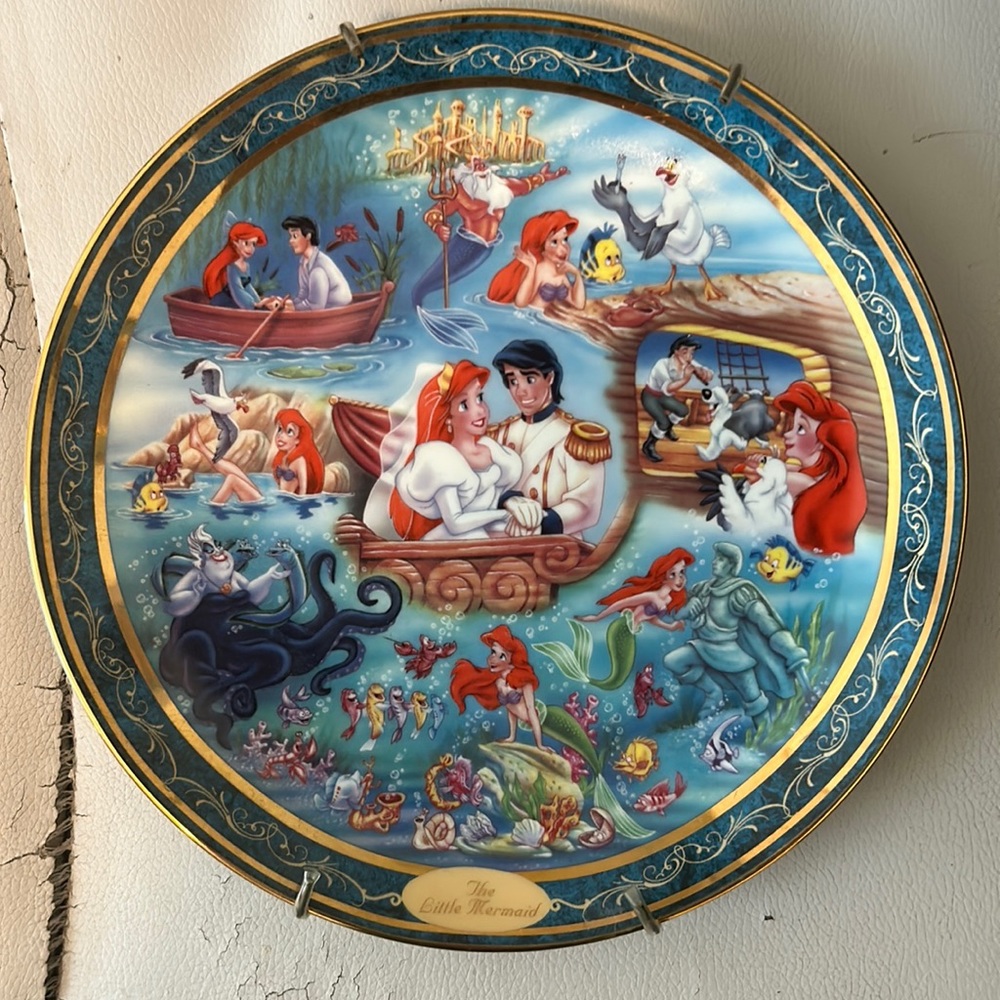 Disney The Little Mermaid Ever After LE Plate with Plate Wall Hanger